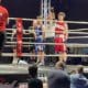 Abel viert zijn overwinning met opgeheven hand na een indrukwekkend optreden tijdens het Boksgala KR-Boxing 2023.