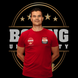 Profielafbeelding van bokstrainer Marcel van Boxing University Breda – Founder en oprichter van de boksclub in Breda, Voormalig wedstrijdbokser, trainer en coach met nationale en internationale ervaring in boksen en instructie voor geüniformeerde beroepen bij de overheid, gedelegeerde afgevaardigde voor het boksen binnen de Nationale Politie.
